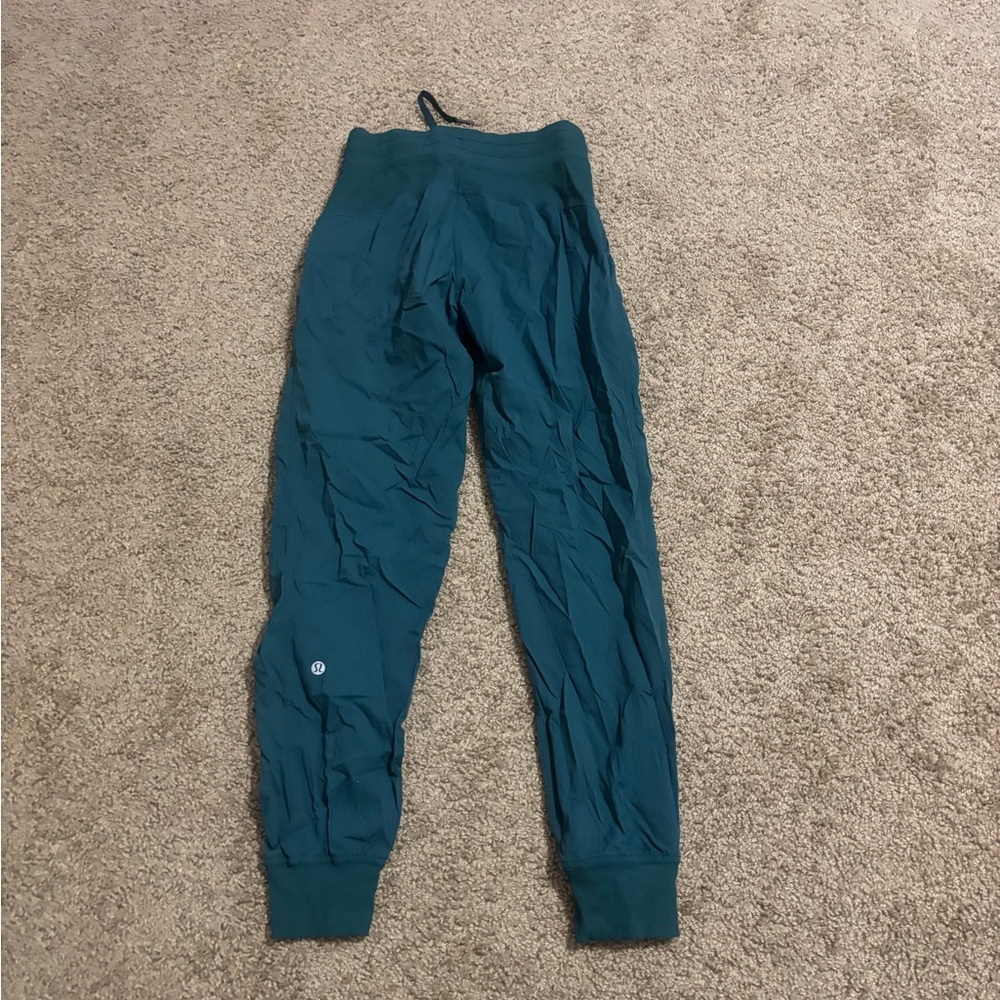 Lululemon Dance Studio Mid Rise Jogger Size 2 Legacy green - Picture 5 of 5